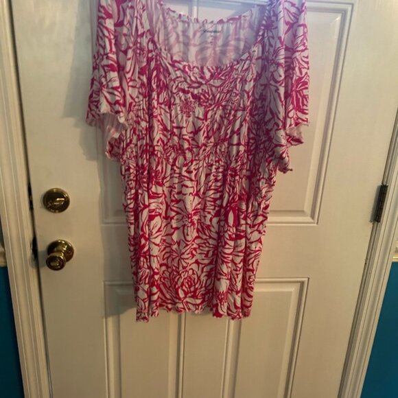 Woman Within Pink and White Floral Blouse - Picture 5 of 5